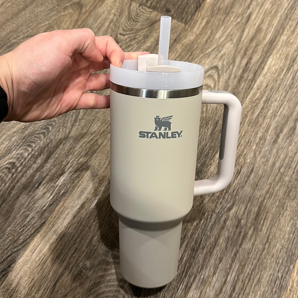 THE QUENCHER H2.0 FLOWSTATE™ TUMBLER (SOFT MATTE40 OZ. This is the new rubber